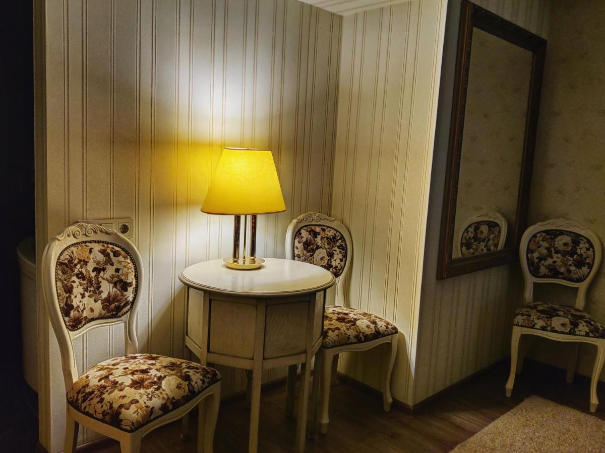Chaplin Hotel Lviv Buitenkant foto
