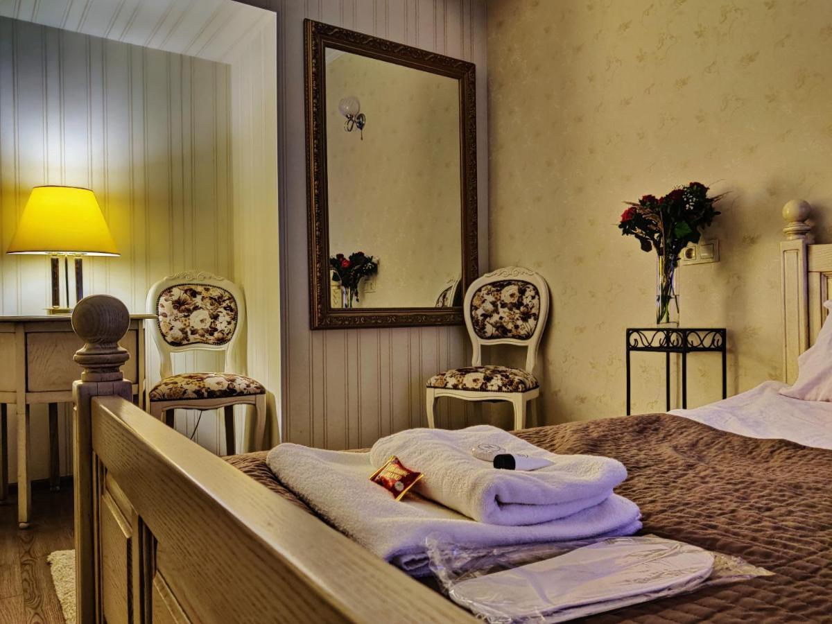 Chaplin Hotel Lviv Buitenkant foto