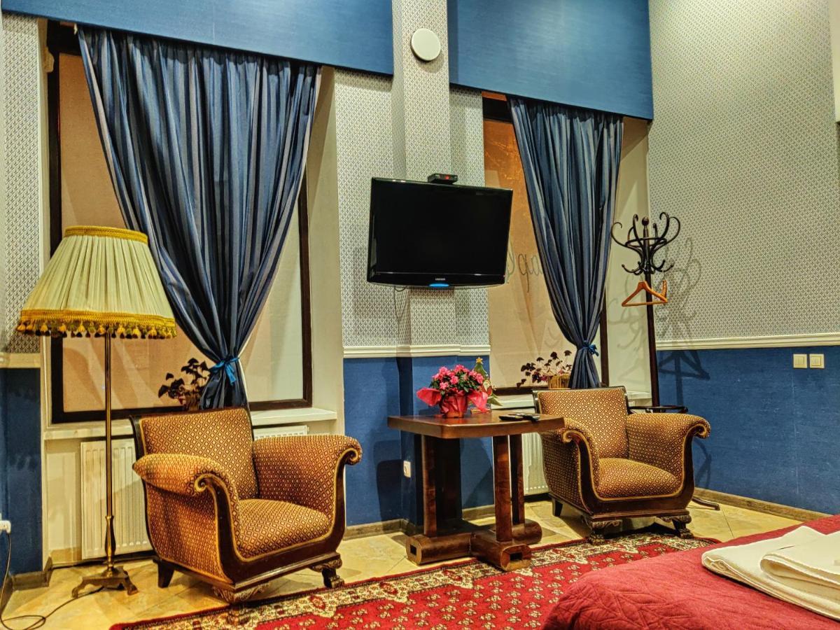 Chaplin Hotel Lviv Buitenkant foto