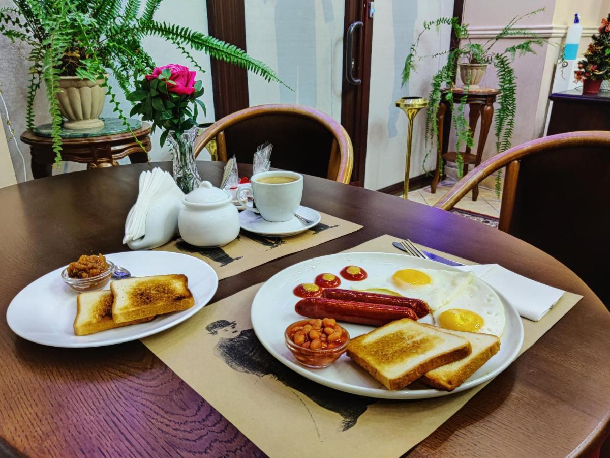 Chaplin Hotel Lviv Buitenkant foto