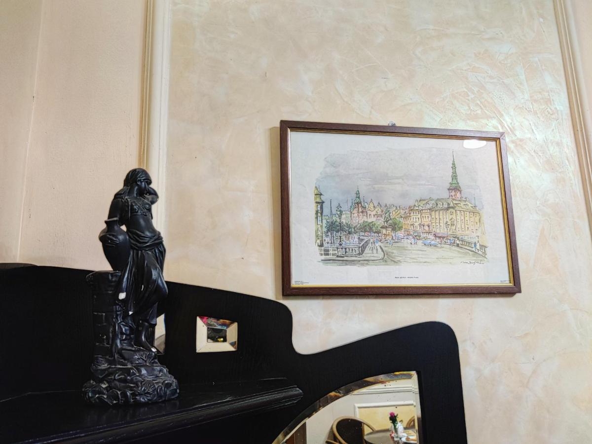 Chaplin Hotel Lviv Buitenkant foto