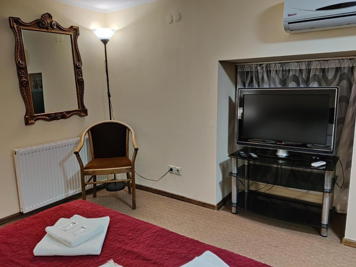Chaplin Hotel Lviv Buitenkant foto