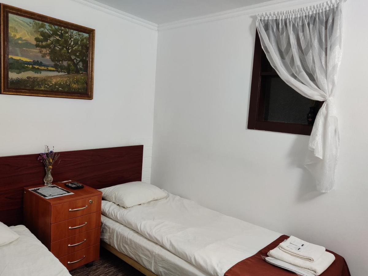 Chaplin Hotel Lviv Buitenkant foto
