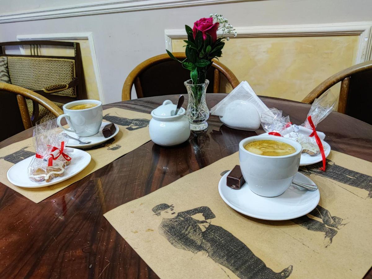 Chaplin Hotel Lviv Buitenkant foto