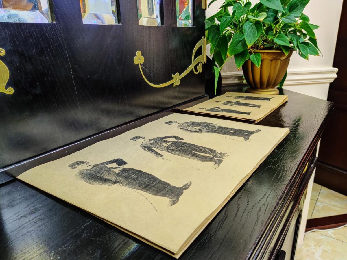 Chaplin Hotel Lviv Buitenkant foto