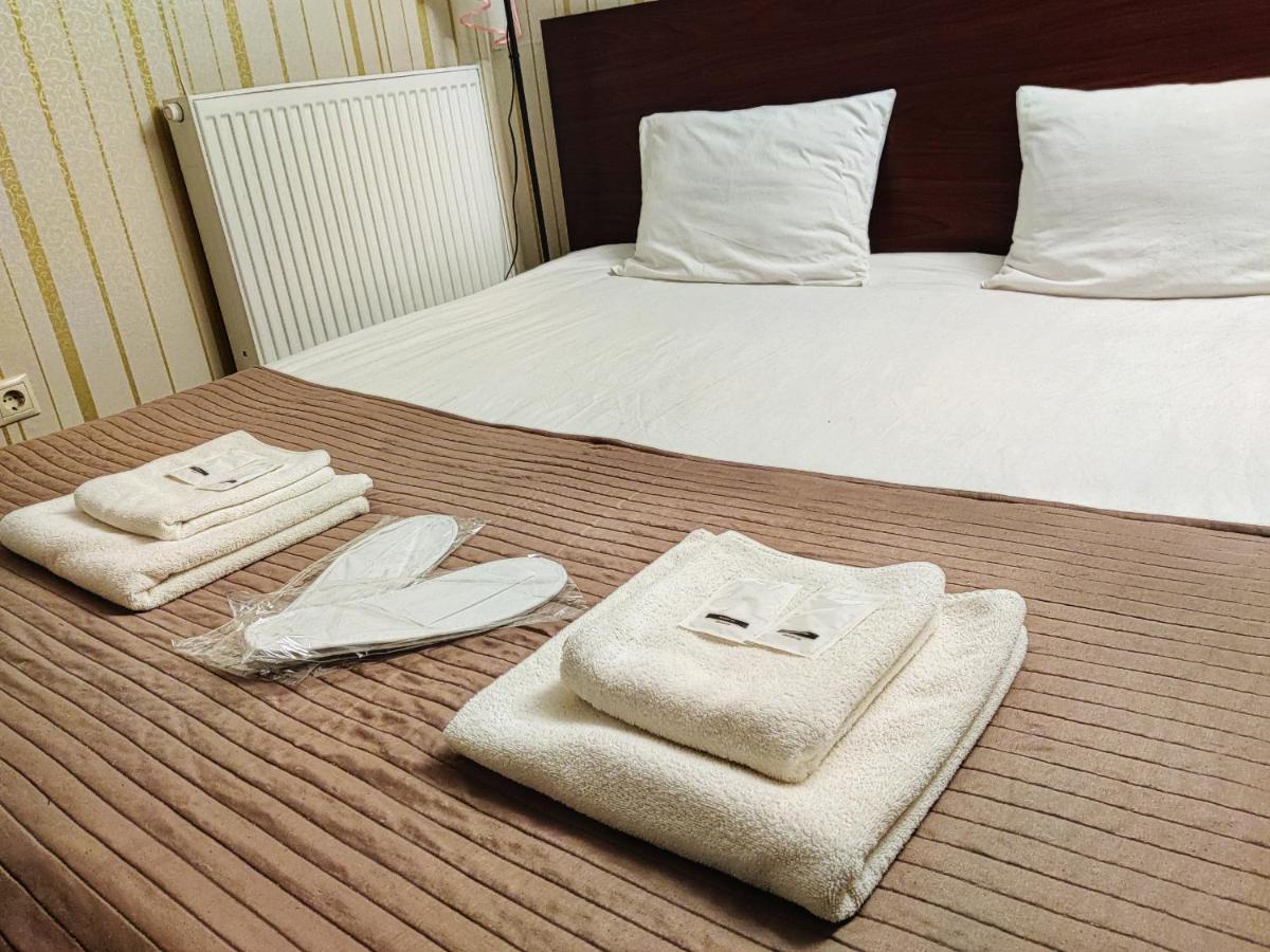 Chaplin Hotel Lviv Buitenkant foto