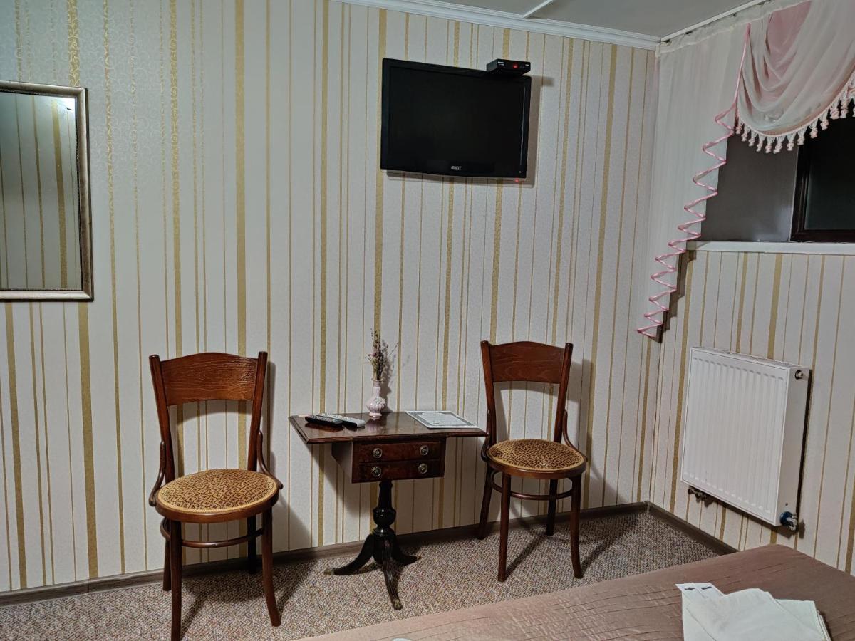 Chaplin Hotel Lviv Buitenkant foto
